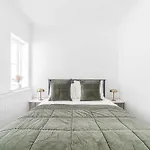 Chic Chelsea Retreat In A Victorian Building