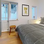 Chic Chelsea Retreat In A Victorian Building