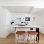 Chic Chelsea Retreat In A Victorian Building