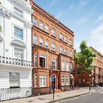 Chic Chelsea Retreat In A Victorian Building