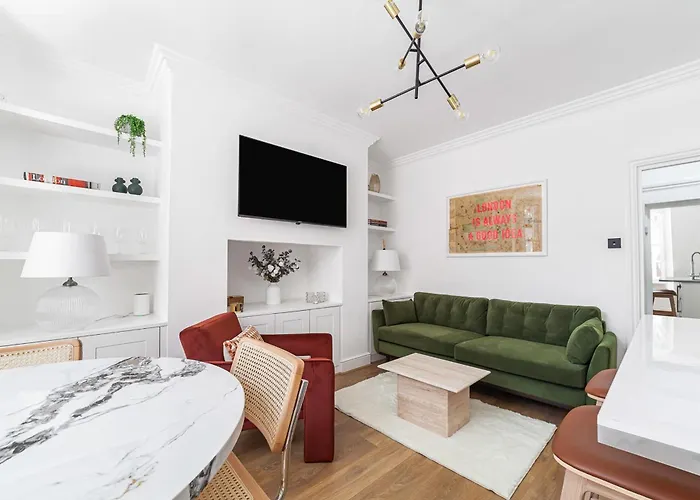Chic Chelsea Retreat In A Victorian Building