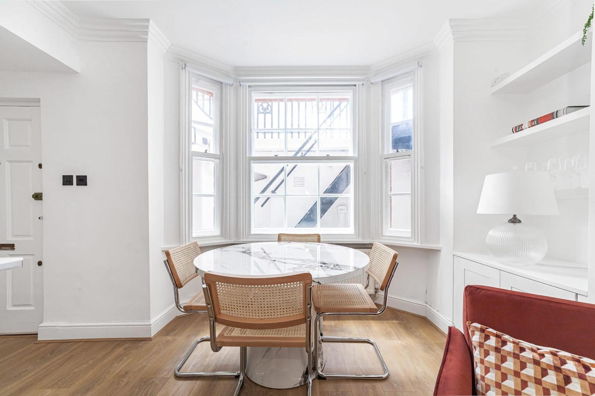 Chic Chelsea Retreat In A Victorian Building