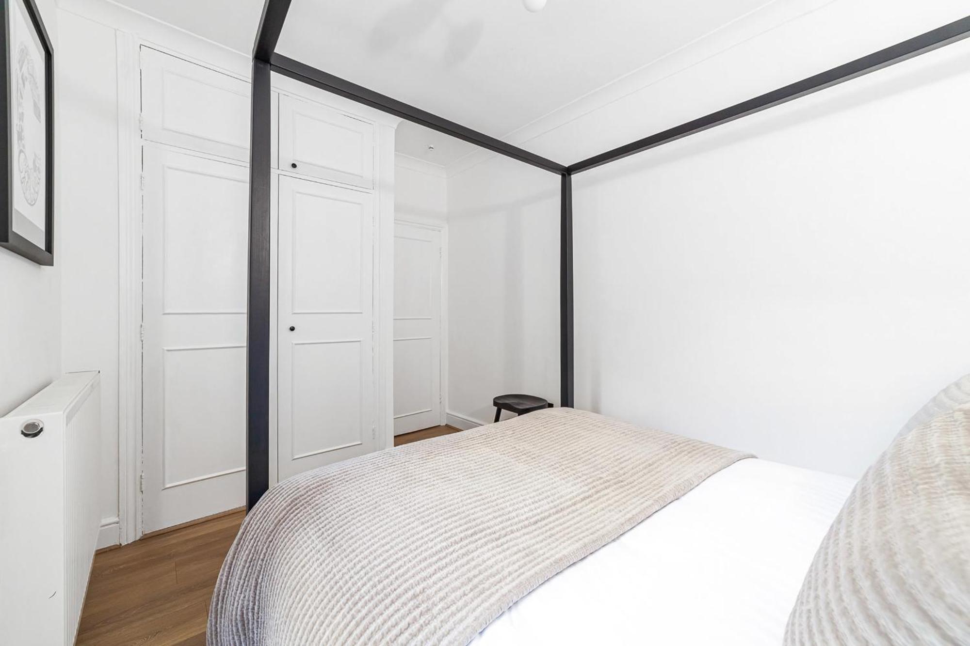 Chic Chelsea Retreat In A Victorian Building *