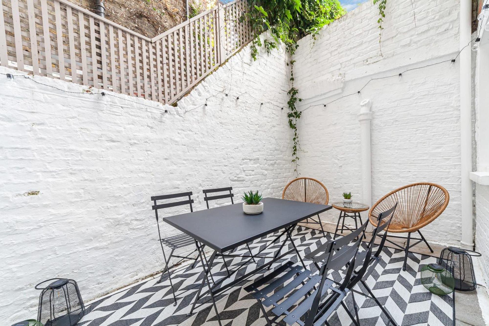Chic Chelsea Retreat In A Victorian Building Apartment London